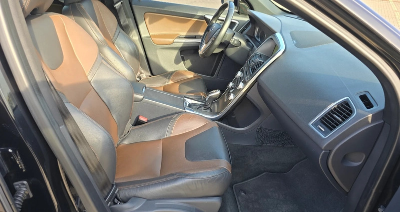 Volvo XC 60 cena 92400 przebieg: 142000, rok produkcji 2016 z Lidzbark małe 631